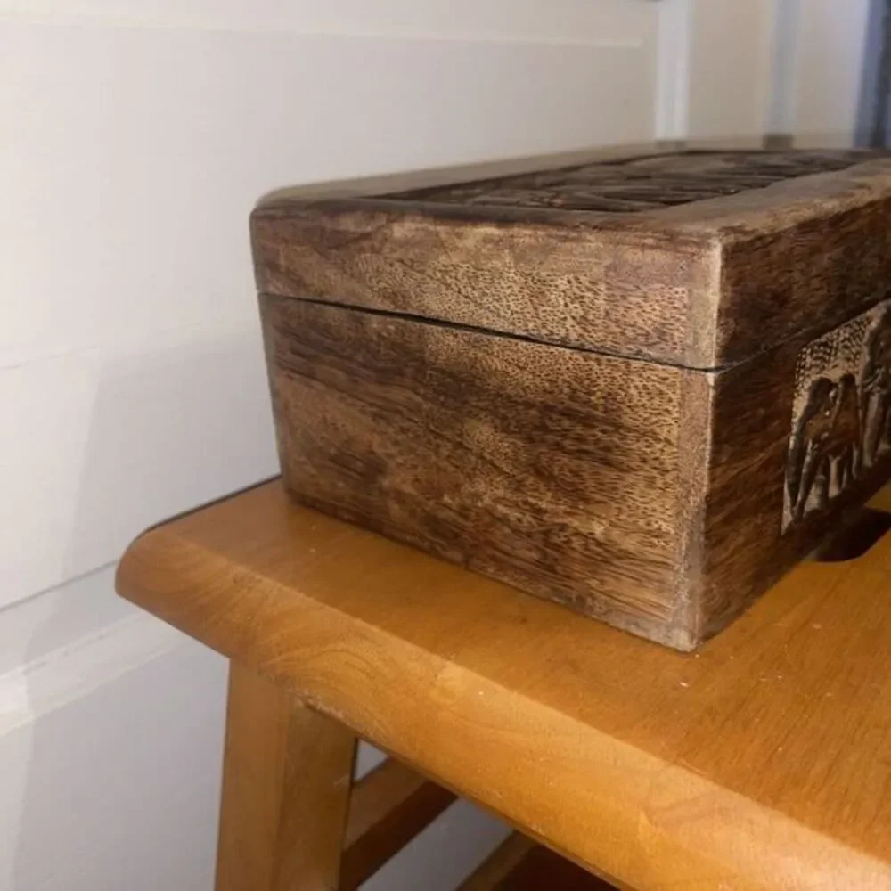 Beautiful Hand Carved‎ Wood Box, Hinged Lid, Herd Of Elephants 8.5 X 5.5x 3.5